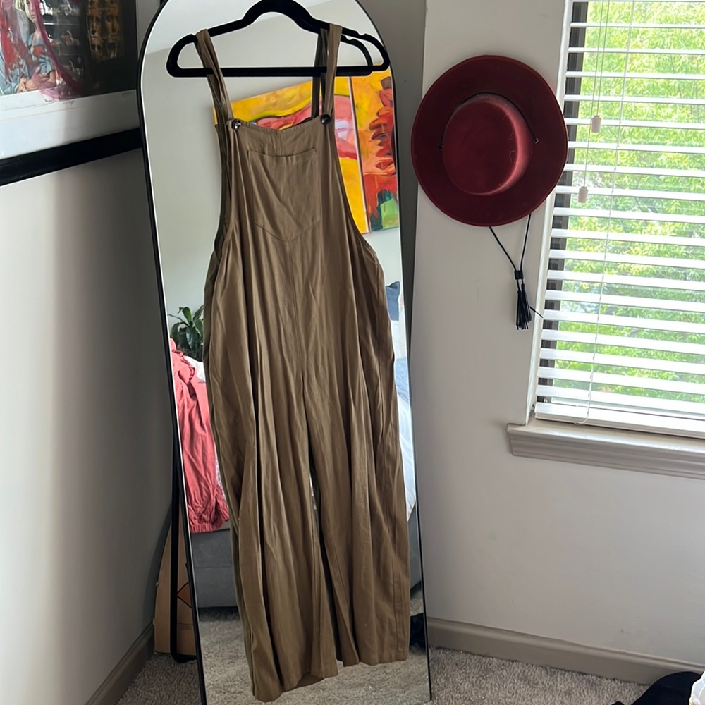Adjustable linen jumpsuit
